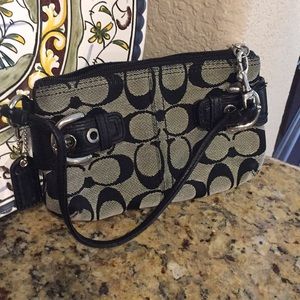 Coach - small wristlet